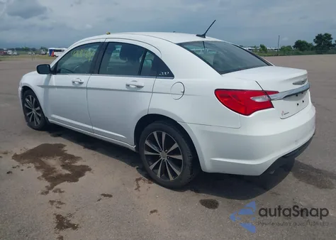 2014 Chrysler 200 Limited z USA, uszkodzony, nr VIN 1C3CCBCG9EN151944